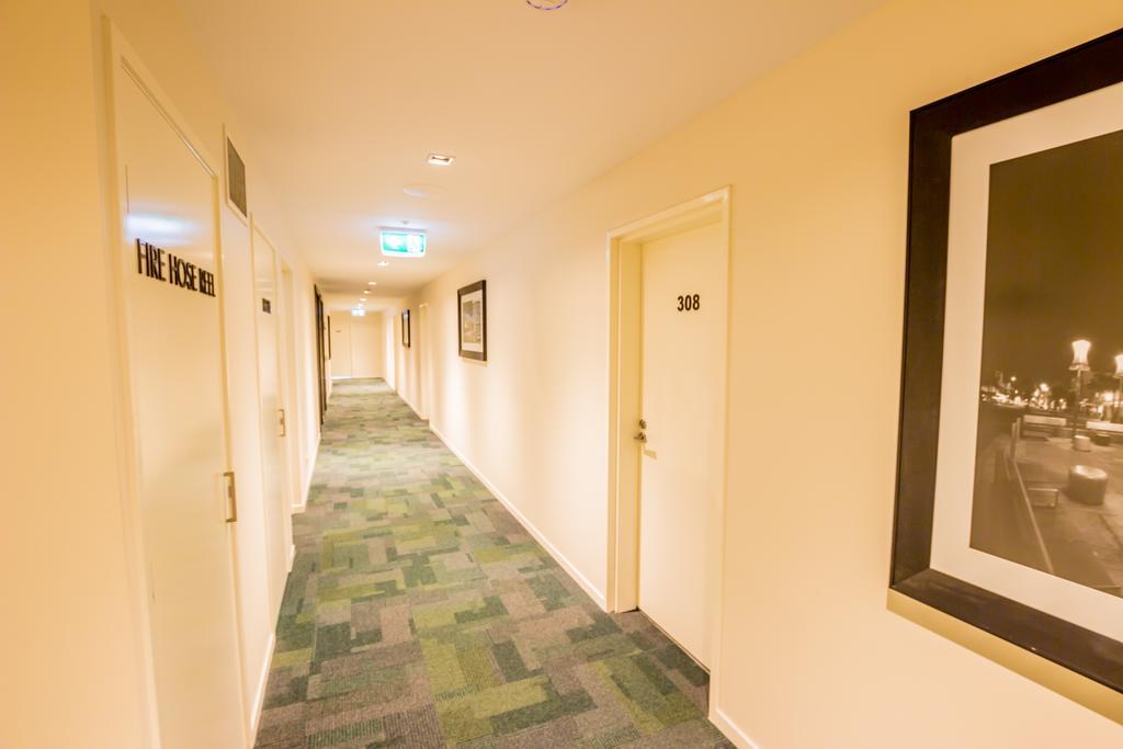 이스트우드 아파트 브리즈번 외부 사진 A typical corridor