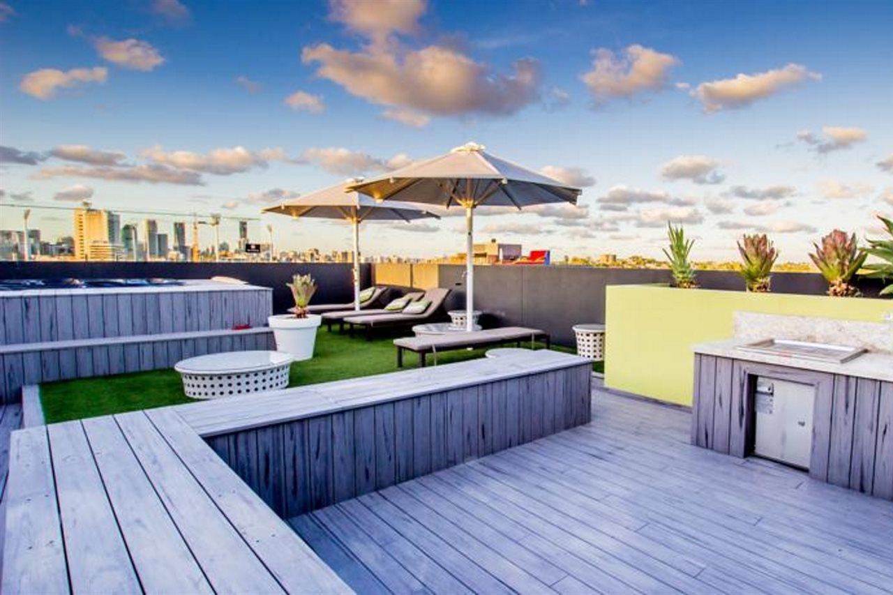 이스트우드 아파트 브리즈번 외부 사진 Rooftop pool at The Standard East Village