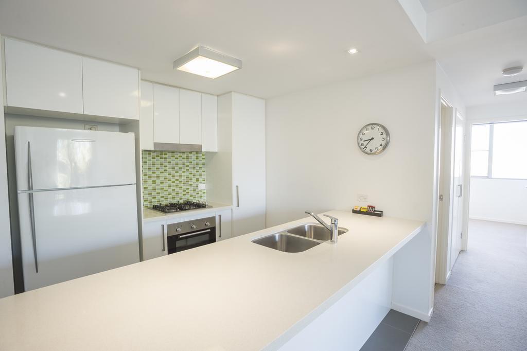 이스트우드 아파트 브리즈번 외부 사진 A kitchen in a typical apartment