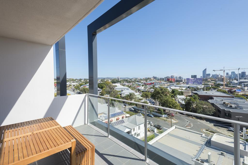 이스트우드 아파트 브리즈번 외부 사진 Balcony of an apartment in Perth, Western Australia