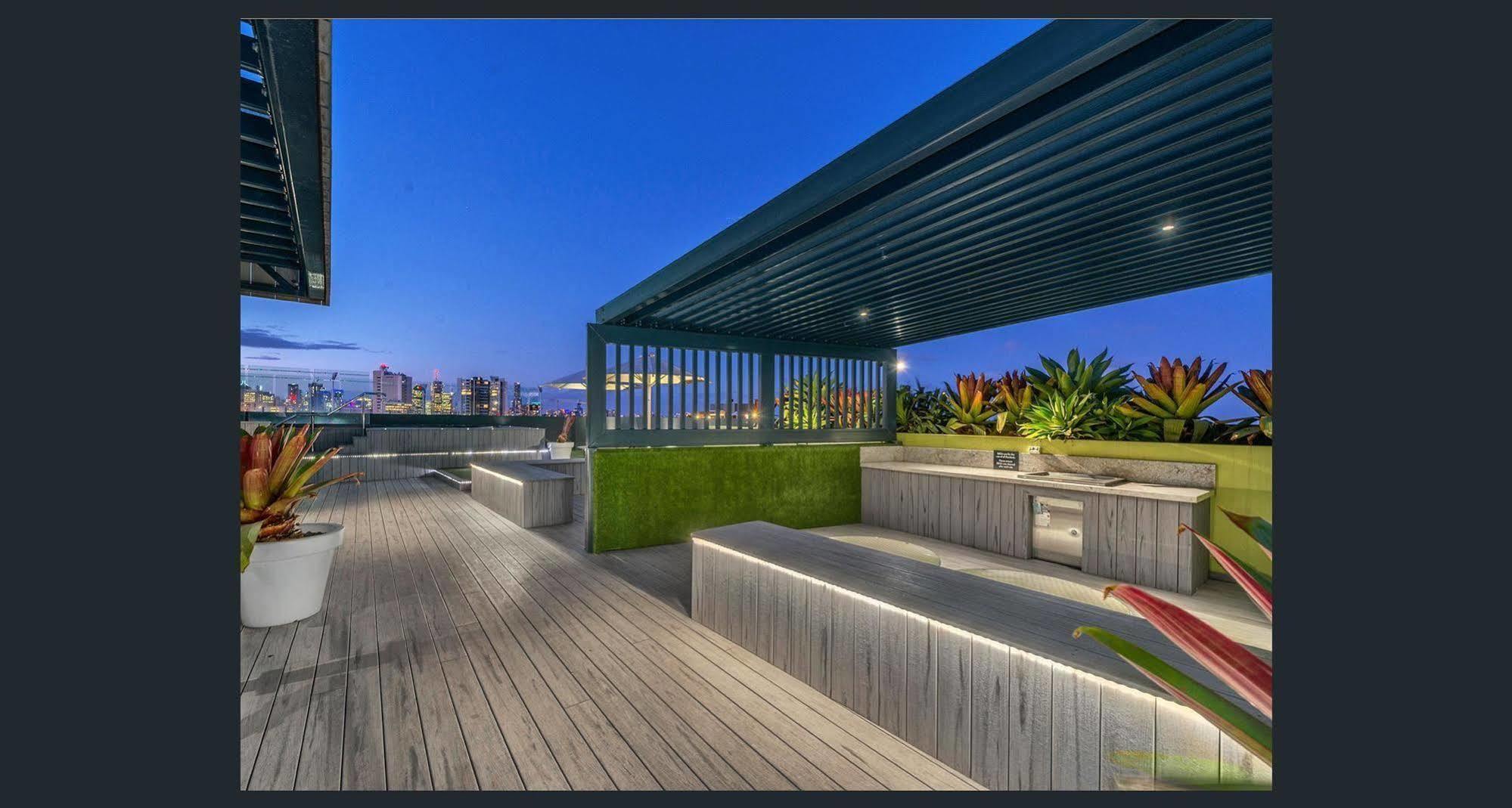 이스트우드 아파트 브리즈번 외부 사진 Rooftop BBQ area